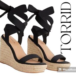 NWOT 9WW Torrid platform wedges